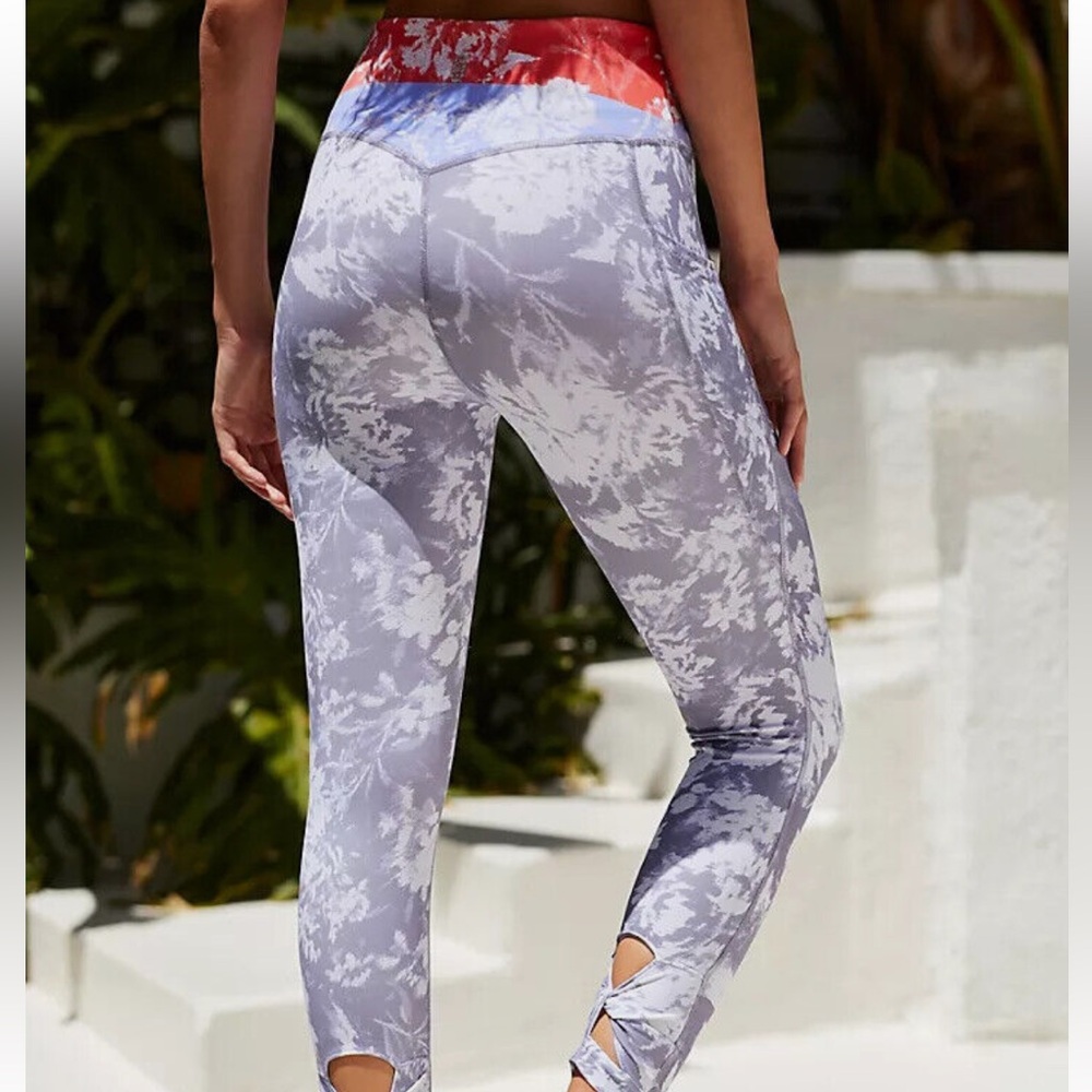 Brand new ~ Free People Movement Wave Rider Leggings SIZE XS + free fp bag! - Picture 3 of 17